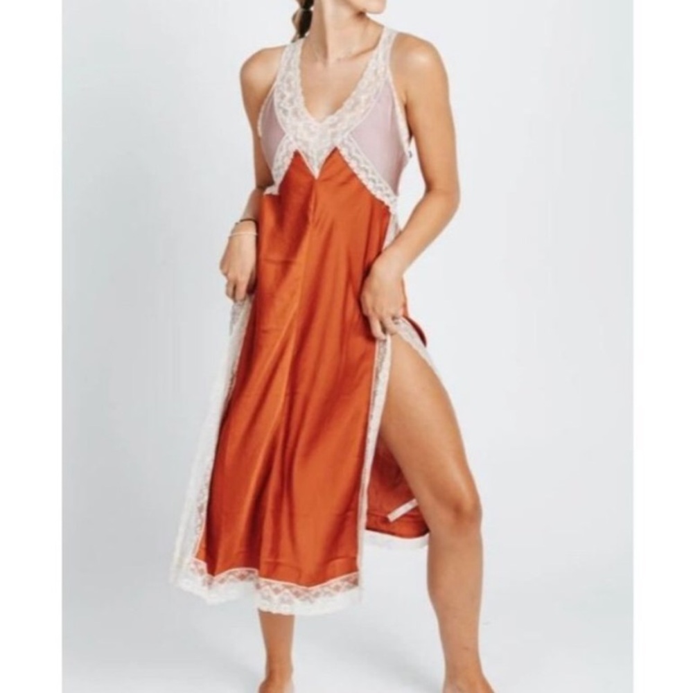 Free People - Tri Me MIDI Two-Tone Lace Slip Dress